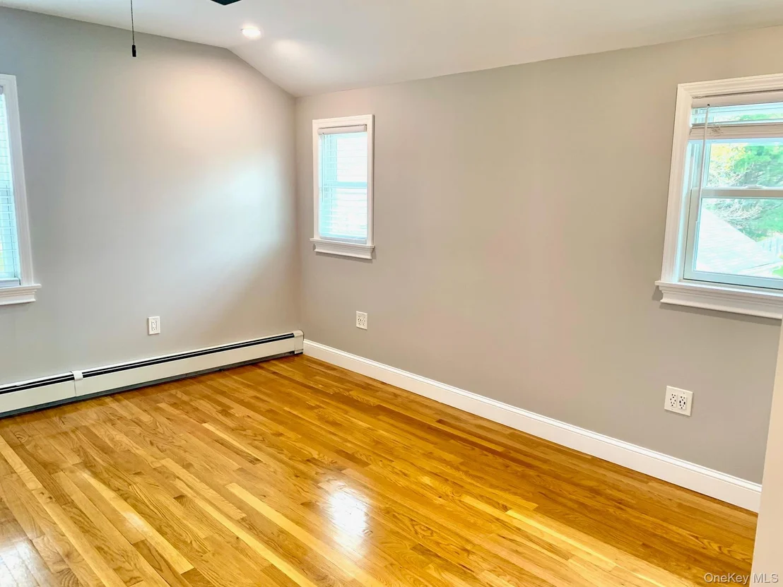 Photo of 435 Middle Road
