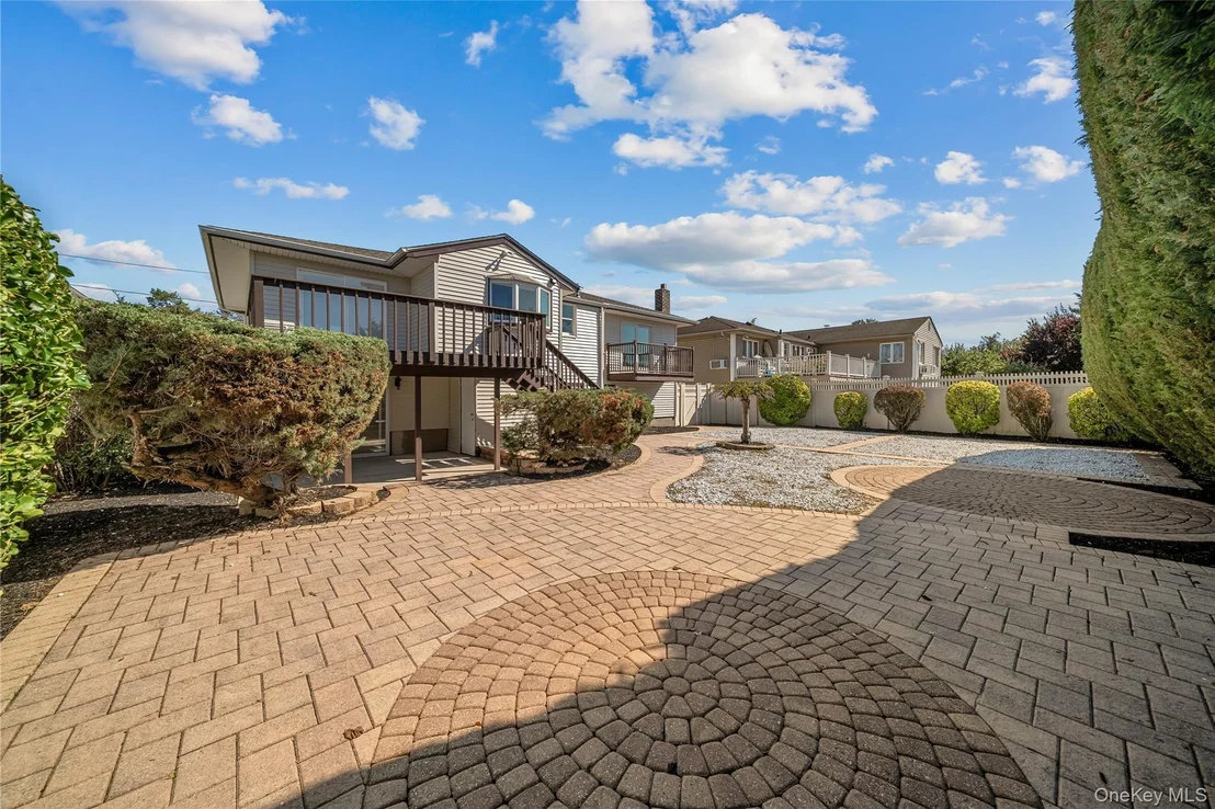 Photo of 3260 Shore Road