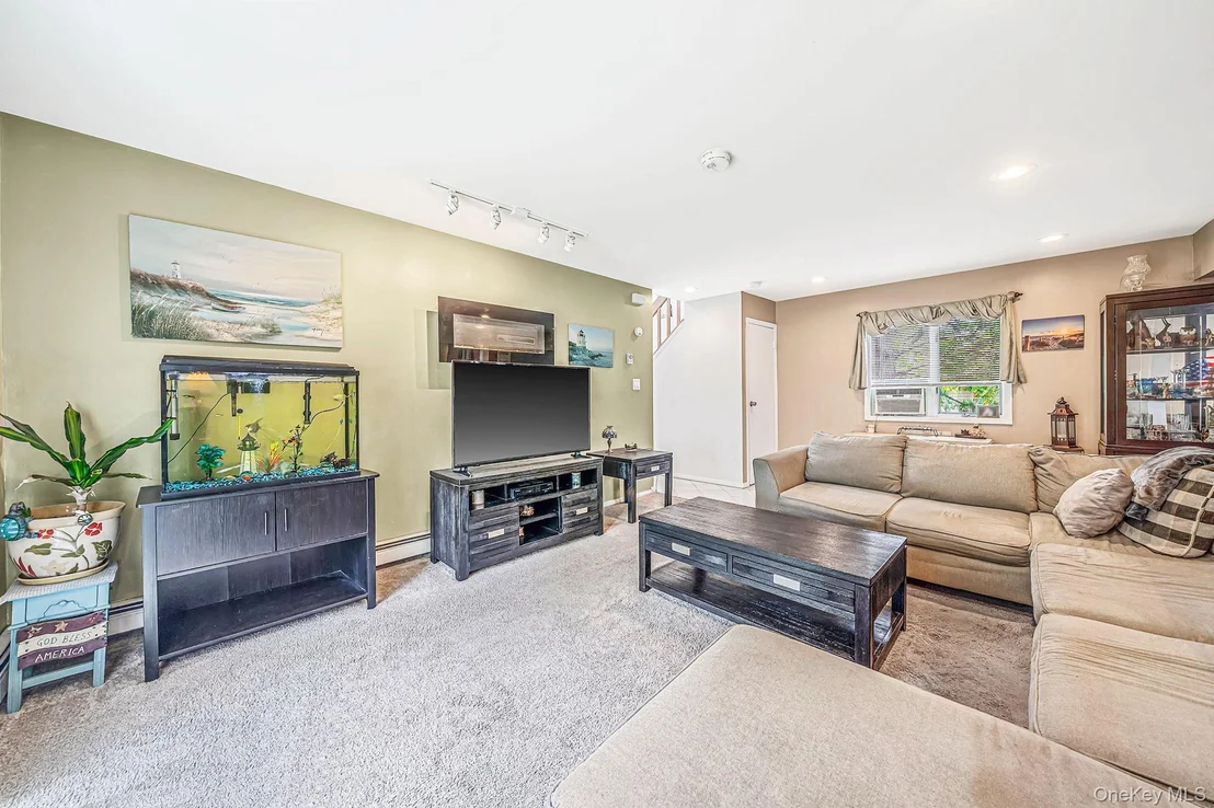 Photo of 35 E 6th Street