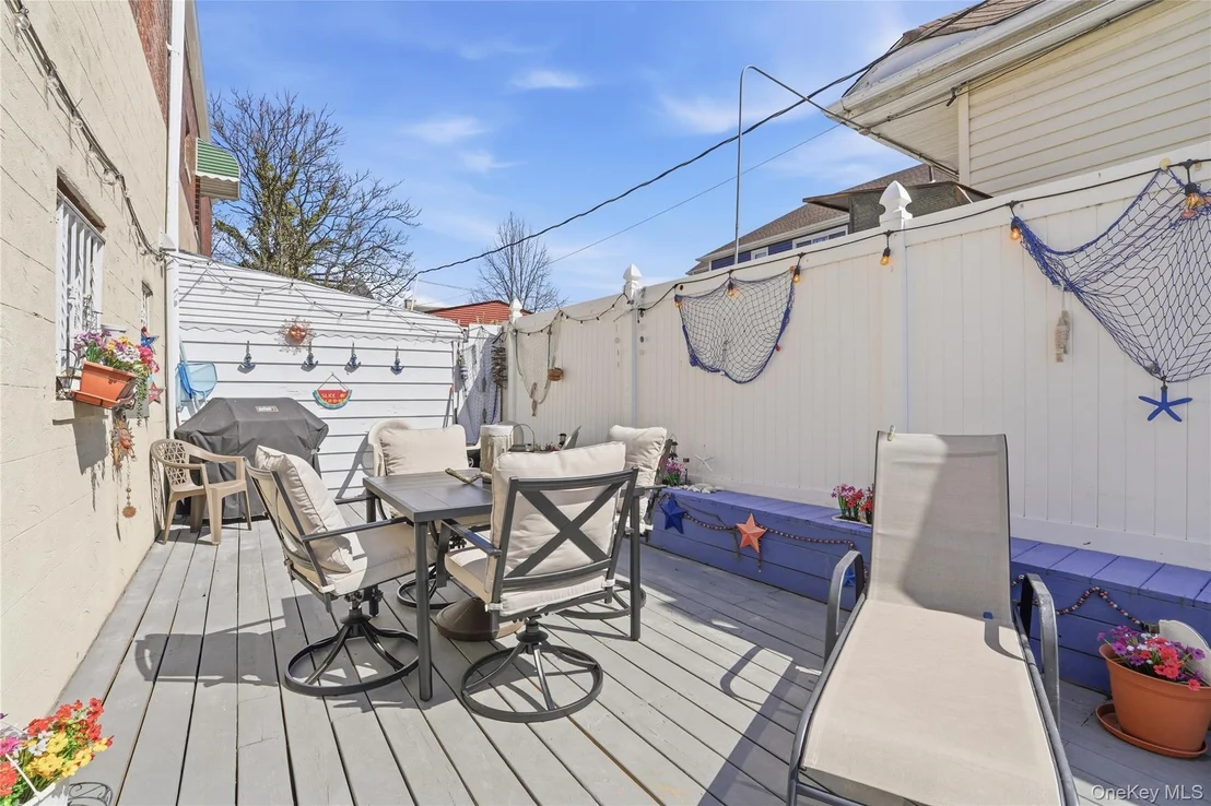 Photo of 2866 Dewey Avenue