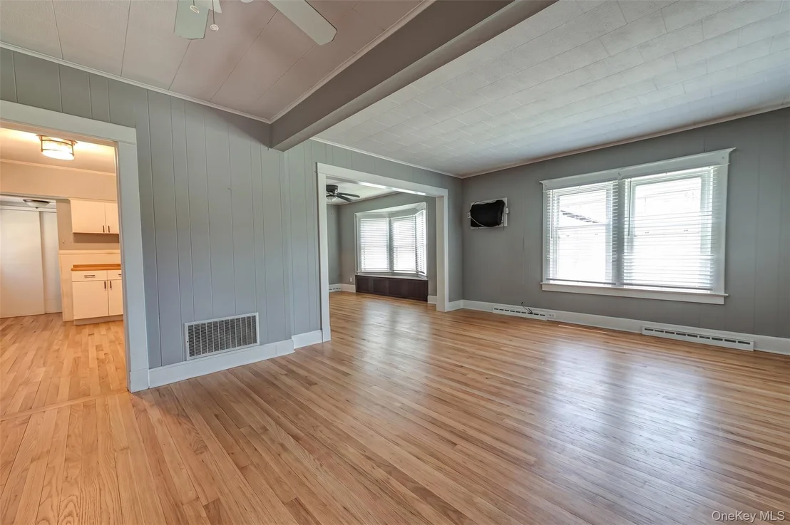 Photo of 129 Bay Avenue