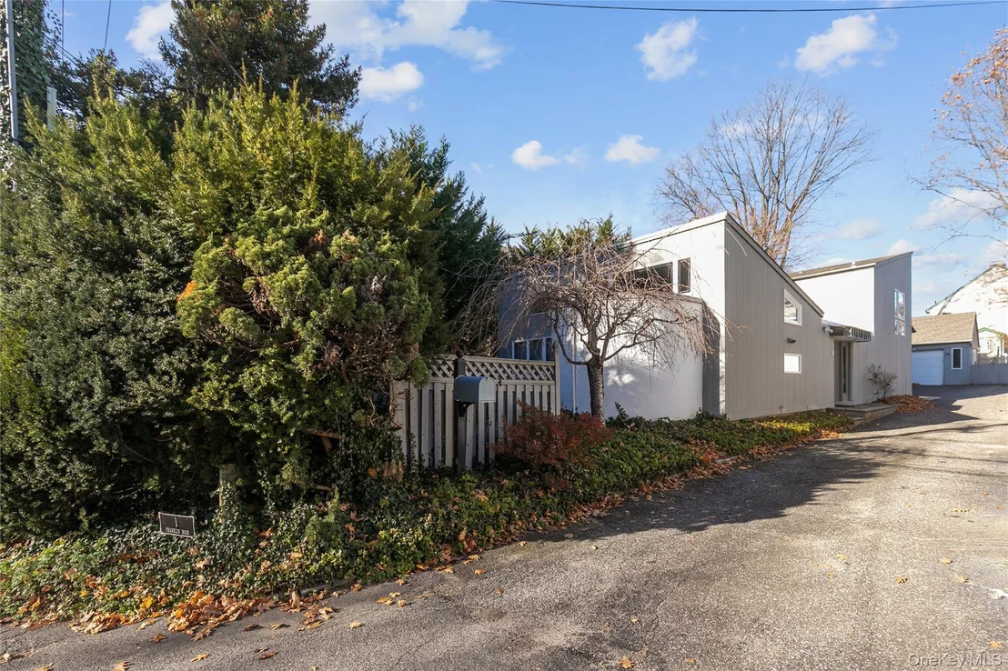Photo of 1 FRANKLIN Road