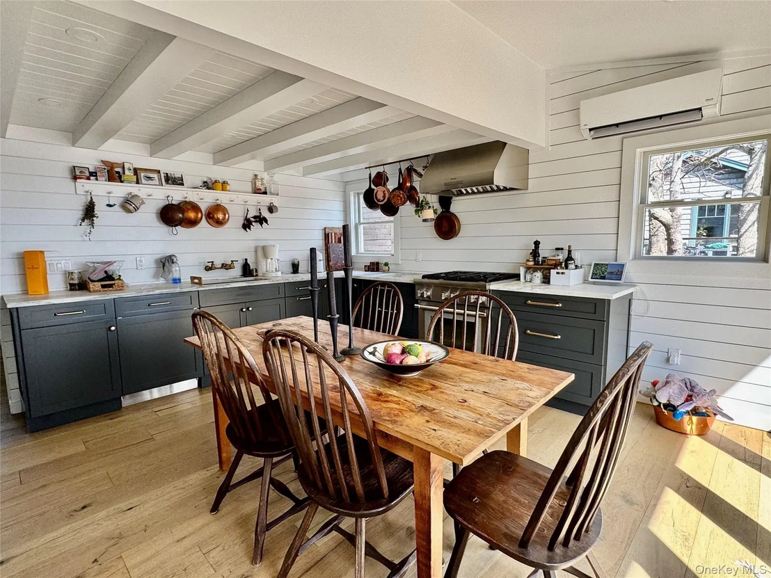 Photo of 106 Oak Beach Road