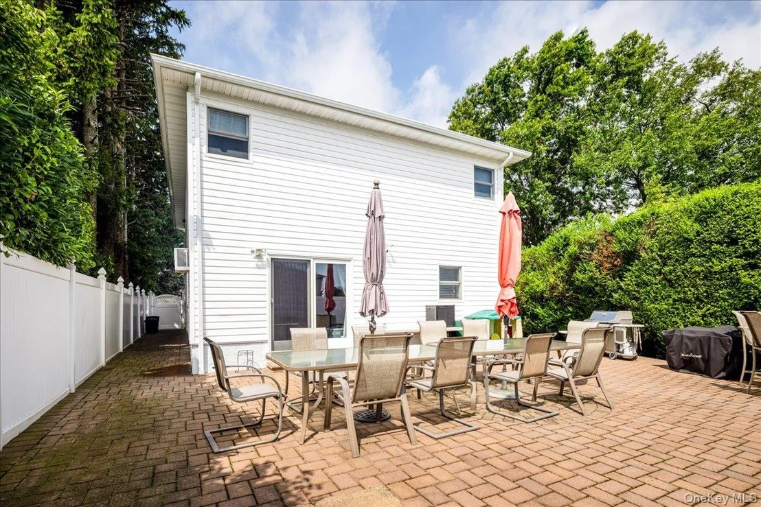 Photo of 242 Seidman Place