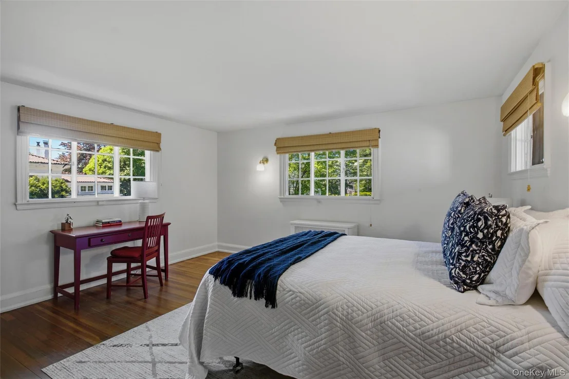 Photo of 449 Pelham Manor Road