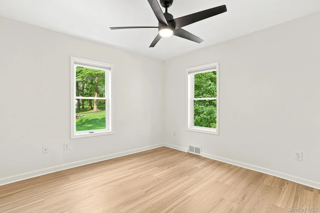 Photo of 32 Red Oaks Mill Road