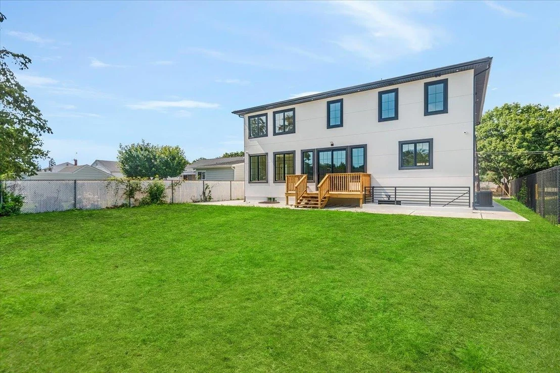 Photo of 1489 Howell Road