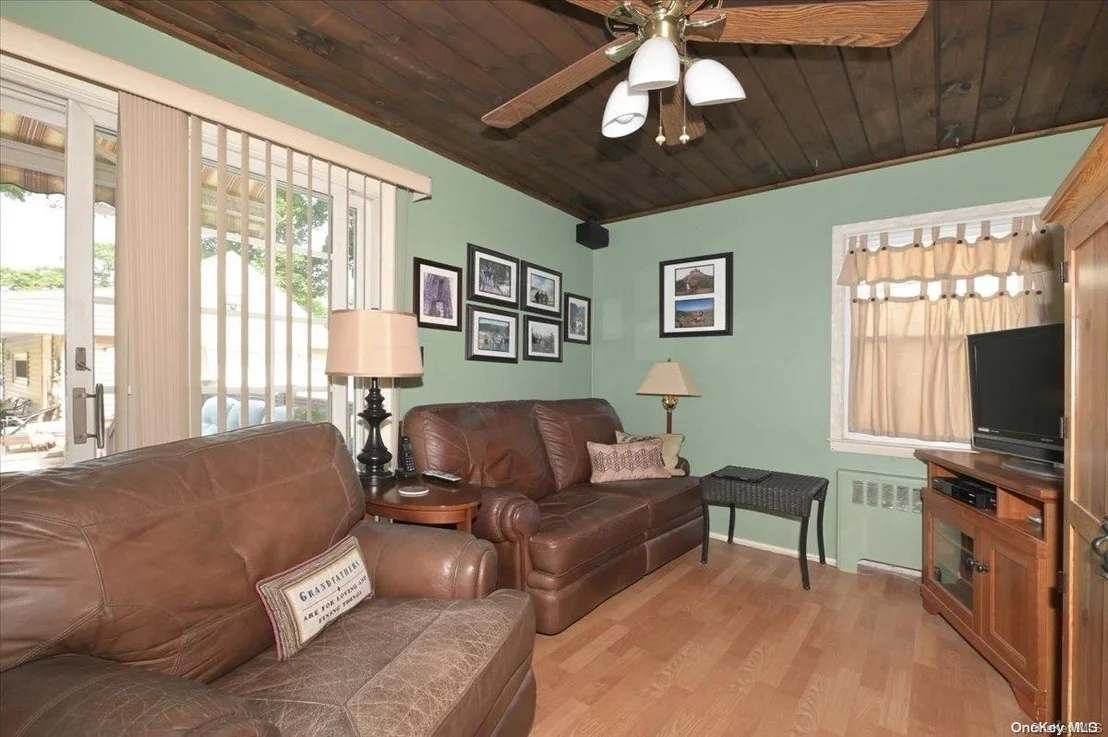 Photo of 876 Mayer Drive