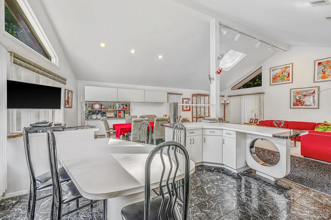 Photo of 48 Oak Avenue