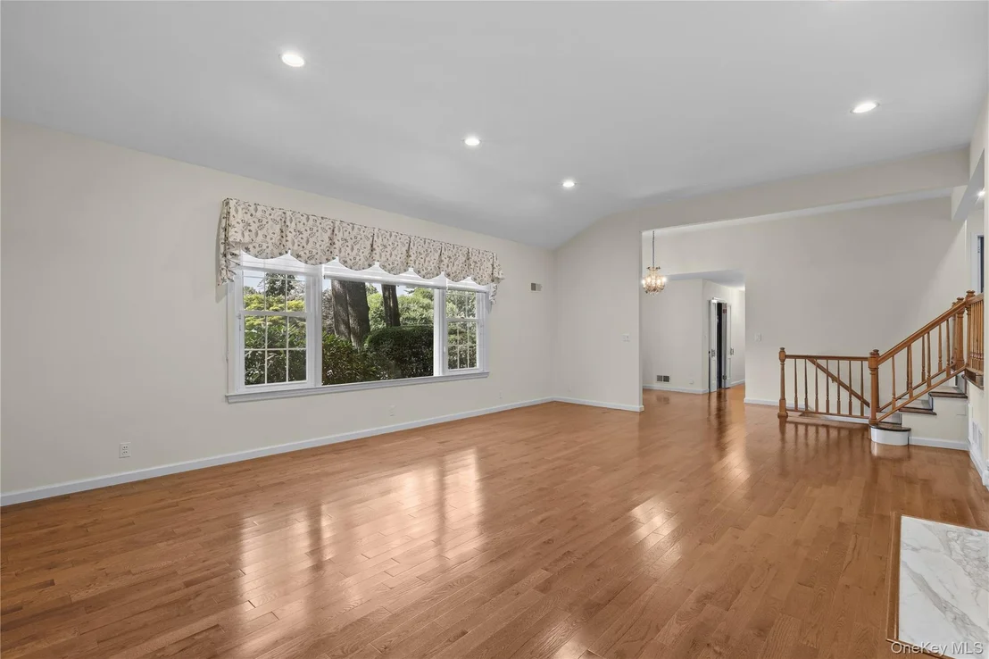 Photo of 21 Iroquois Trail