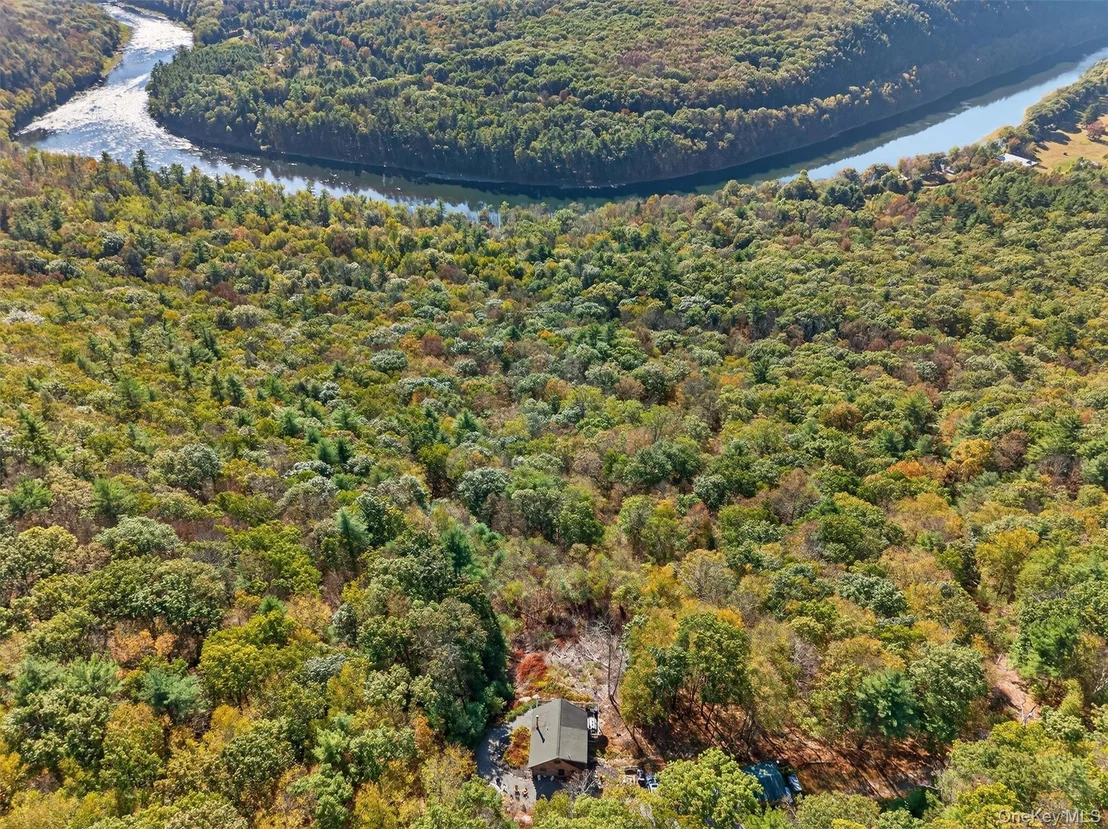 Photo of 129 Hallock Road