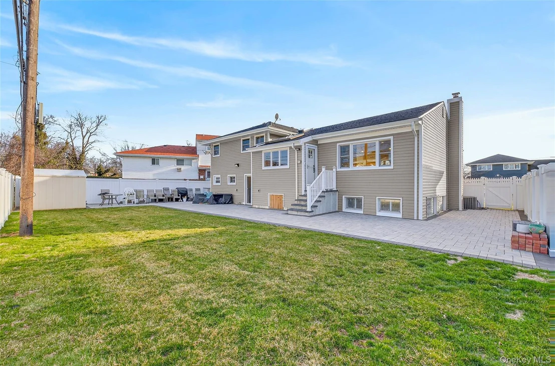 Photo of 38 S Oaks Boulevard