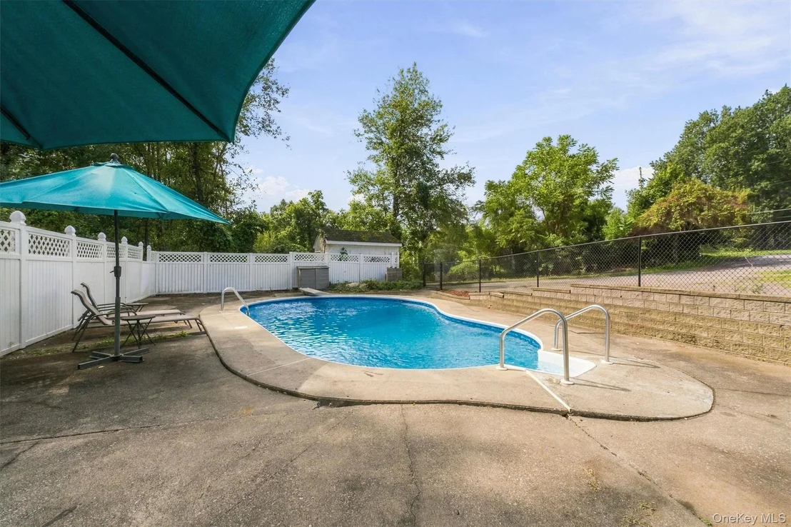 Photo of 77 Robin Drive