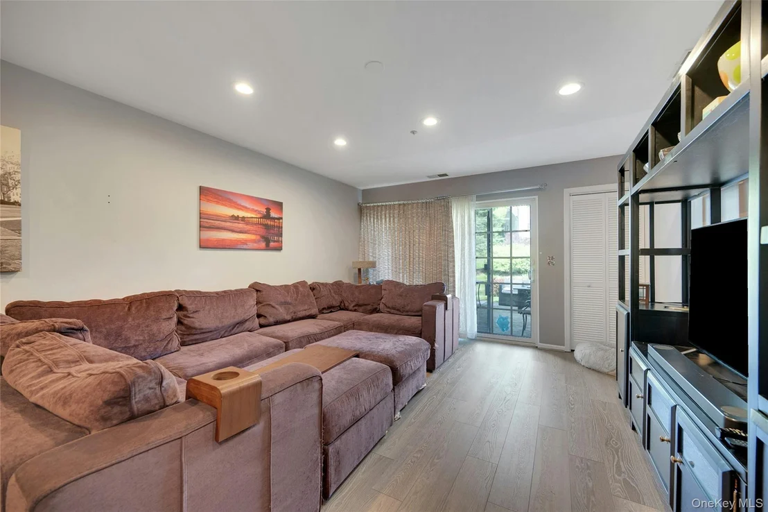 Photo of 1102 Pondside Drive