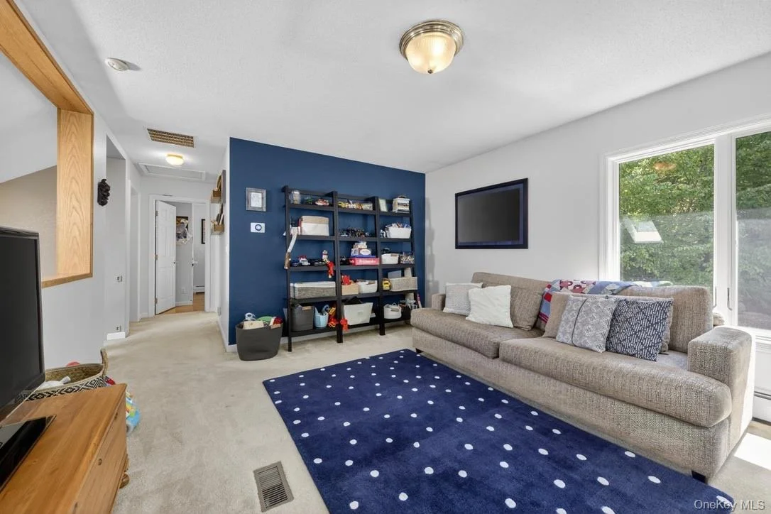 Photo of 305 Oak Lane