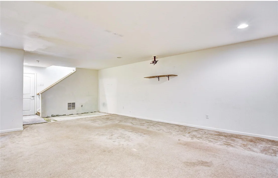 Photo of 1 Lindentree Lane