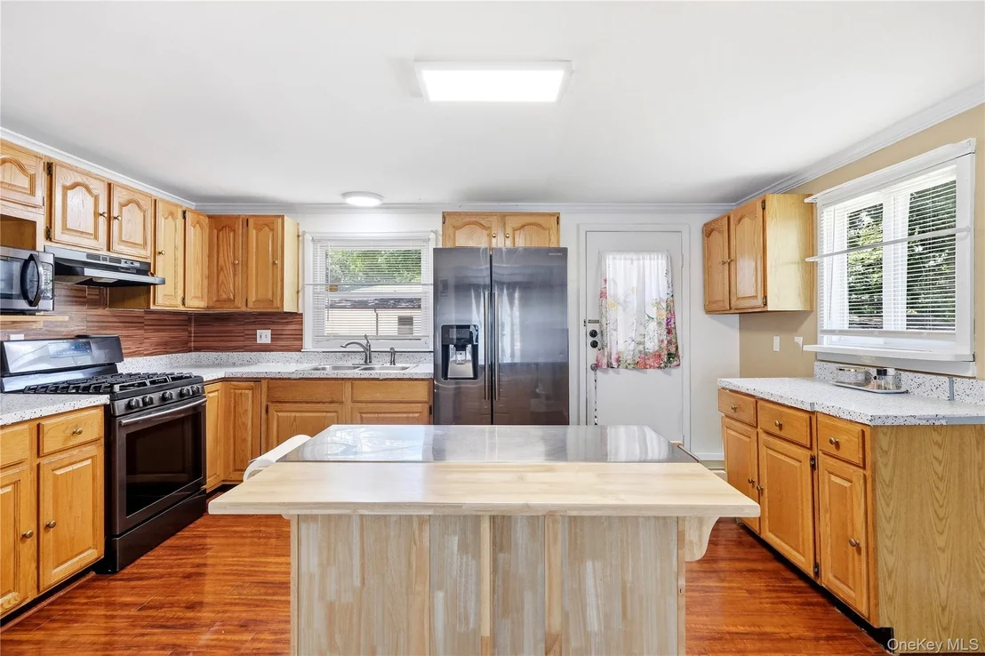 Photo of 211 Hampton Avenue