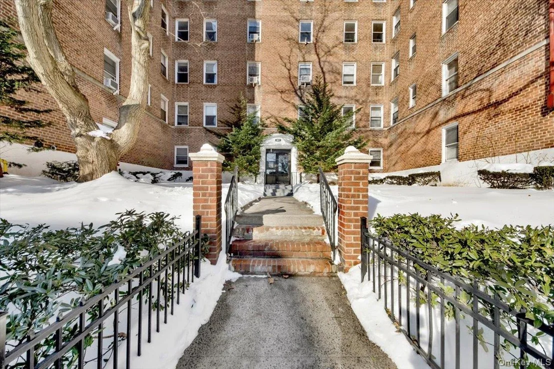 Photo of Unit 3C at 811 Bronx River Road
