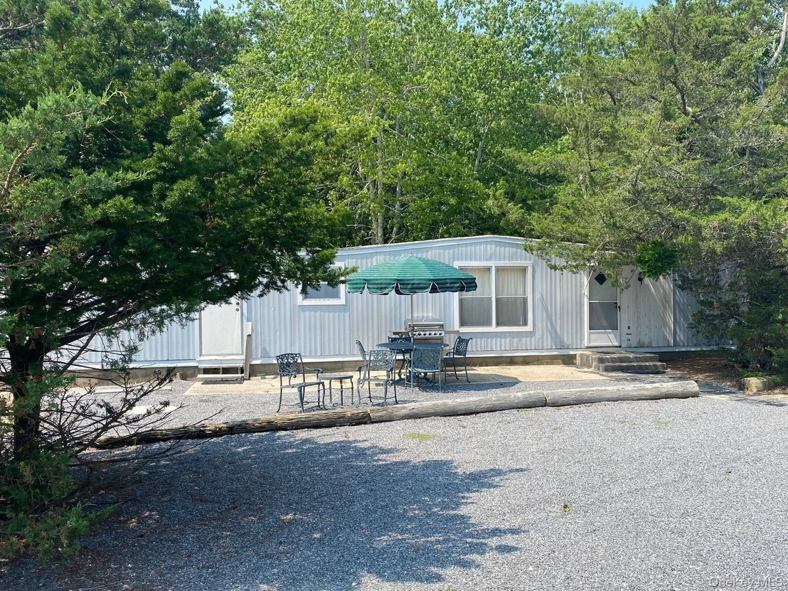 Photo of 2450 Main Road