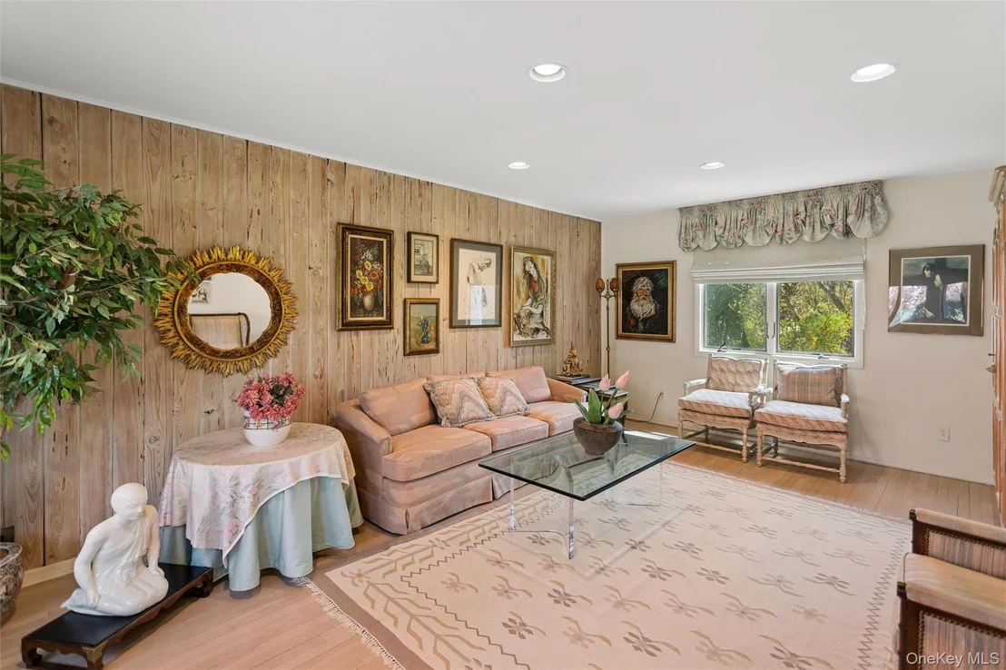 Photo of 49 Saratoga Drive