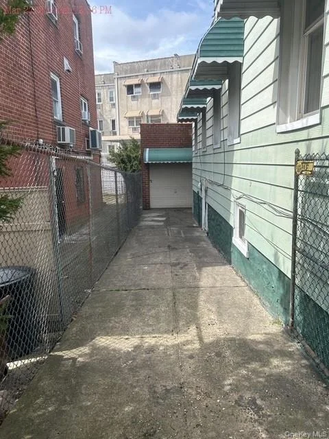 Photo of 3335 hone Avenue