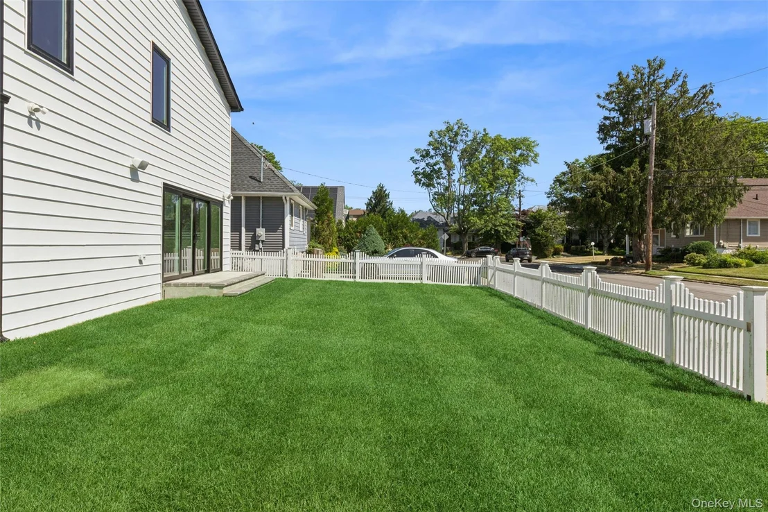Photo of 934 Eileen Terrace