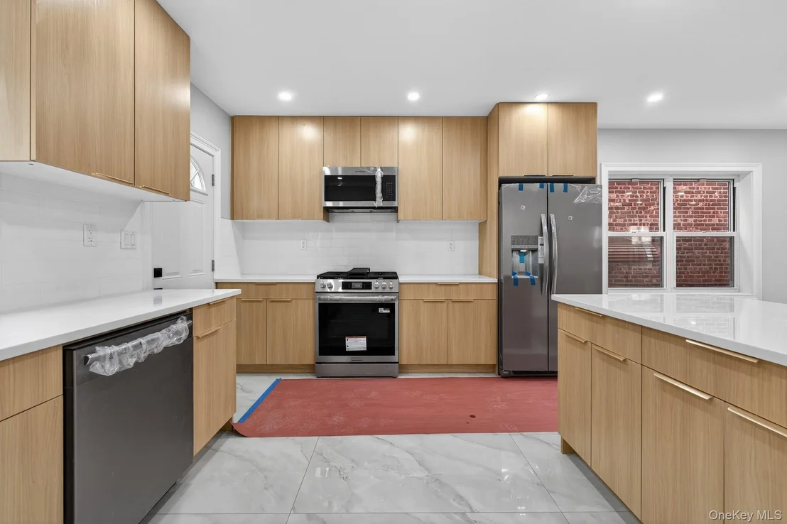 Photo of 4058 Murdock Avenue