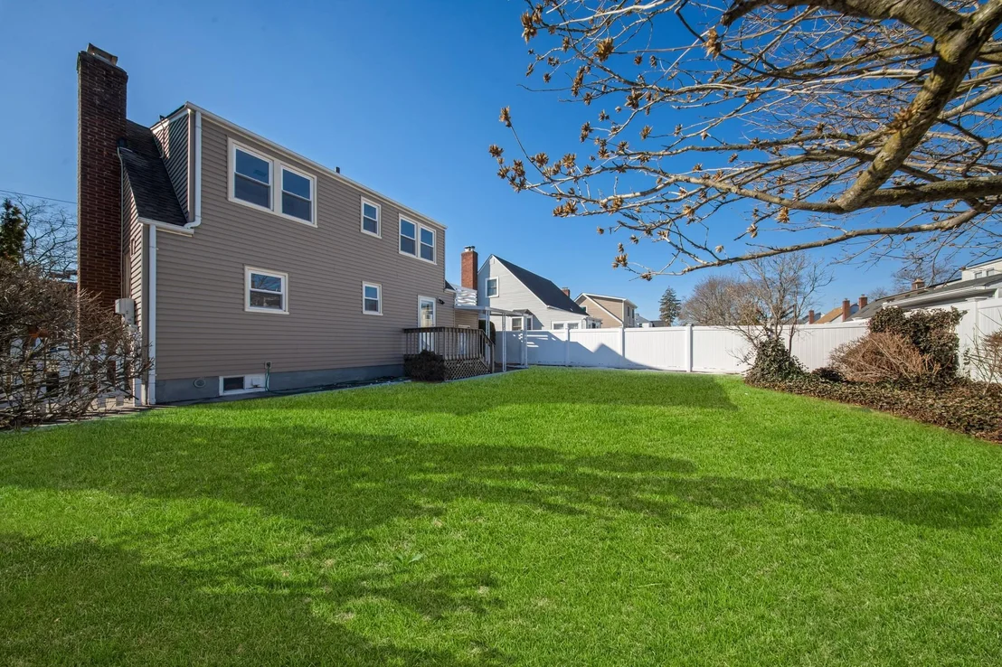 Photo of 855 Edward Street