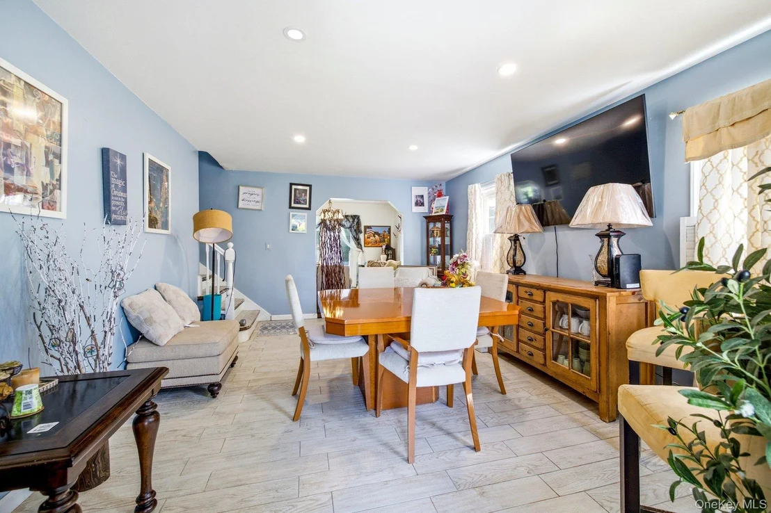 Photo of 4 Nassau Boulevard