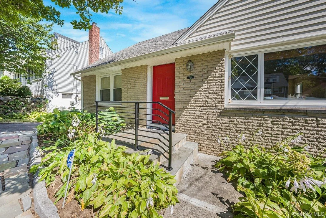 Photo of 104 Lefferts Road