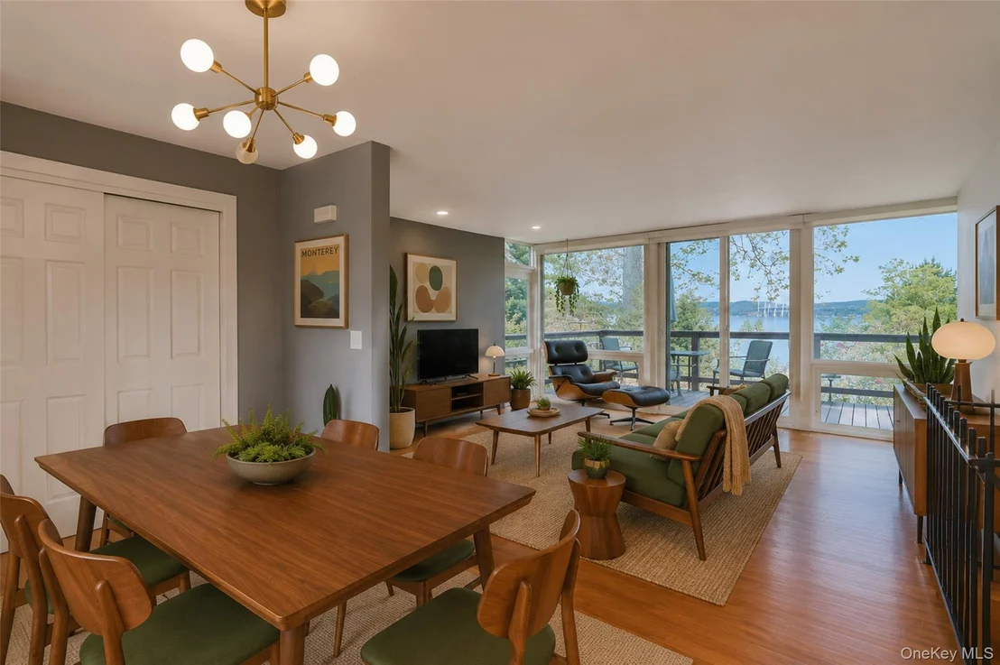 Photo of 8 Edgewater Lane