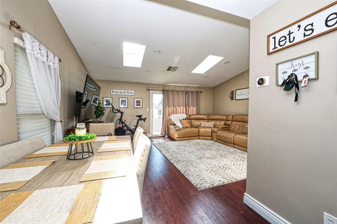 Photo of Unit 712 at 2355 Pershing Boulevard