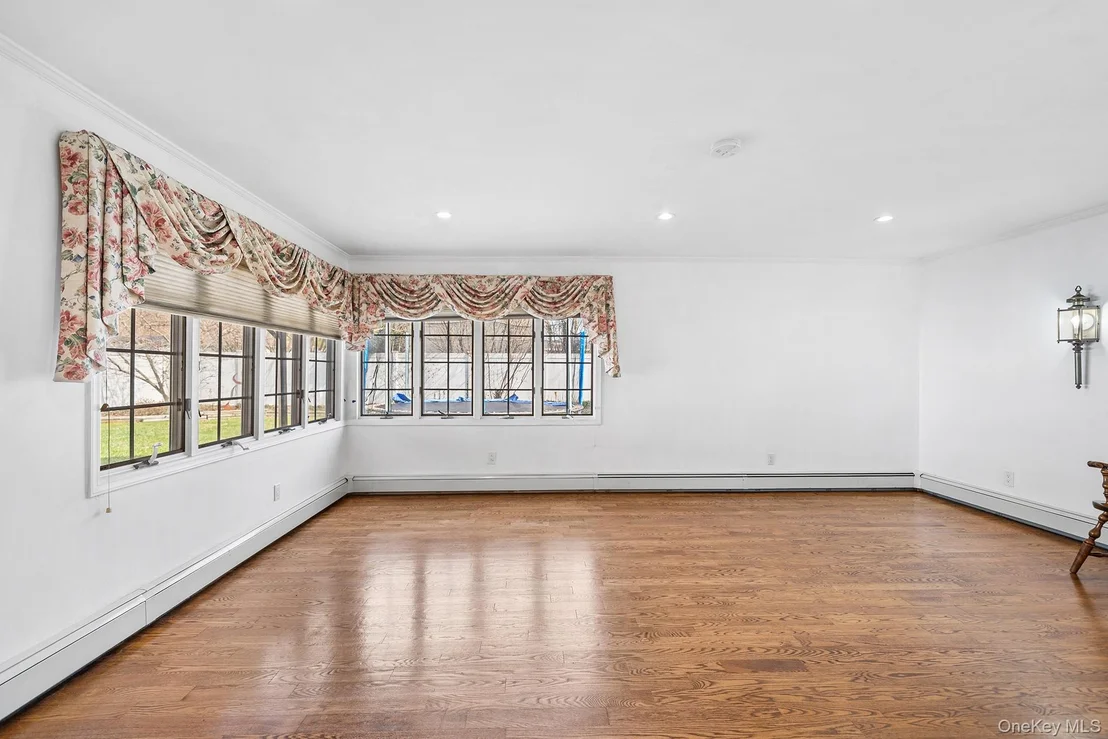 Photo of 116 Red Maple Drive N