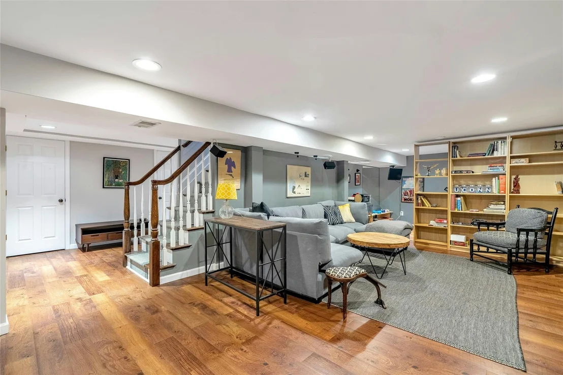 Photo of 142 Sutton Drive