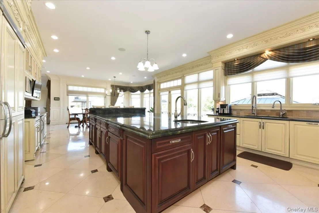 Photo of 3510 Riverside Drive