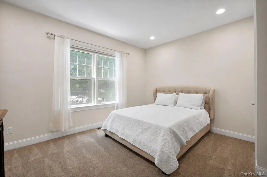 Photo of 65 W Bayberry Road