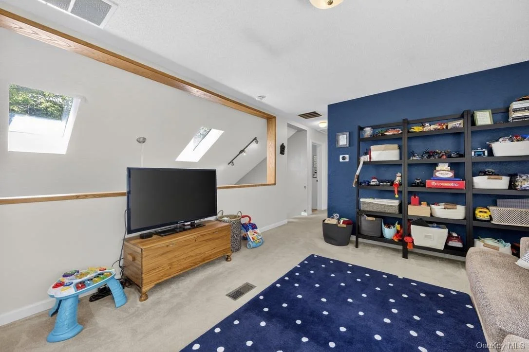 Photo of 305 Oak Lane