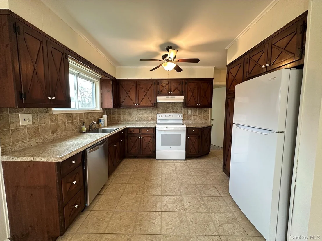 Photo of 159 Forest Road E