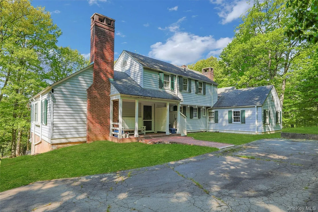 Photo of 982 Bradley Parkway