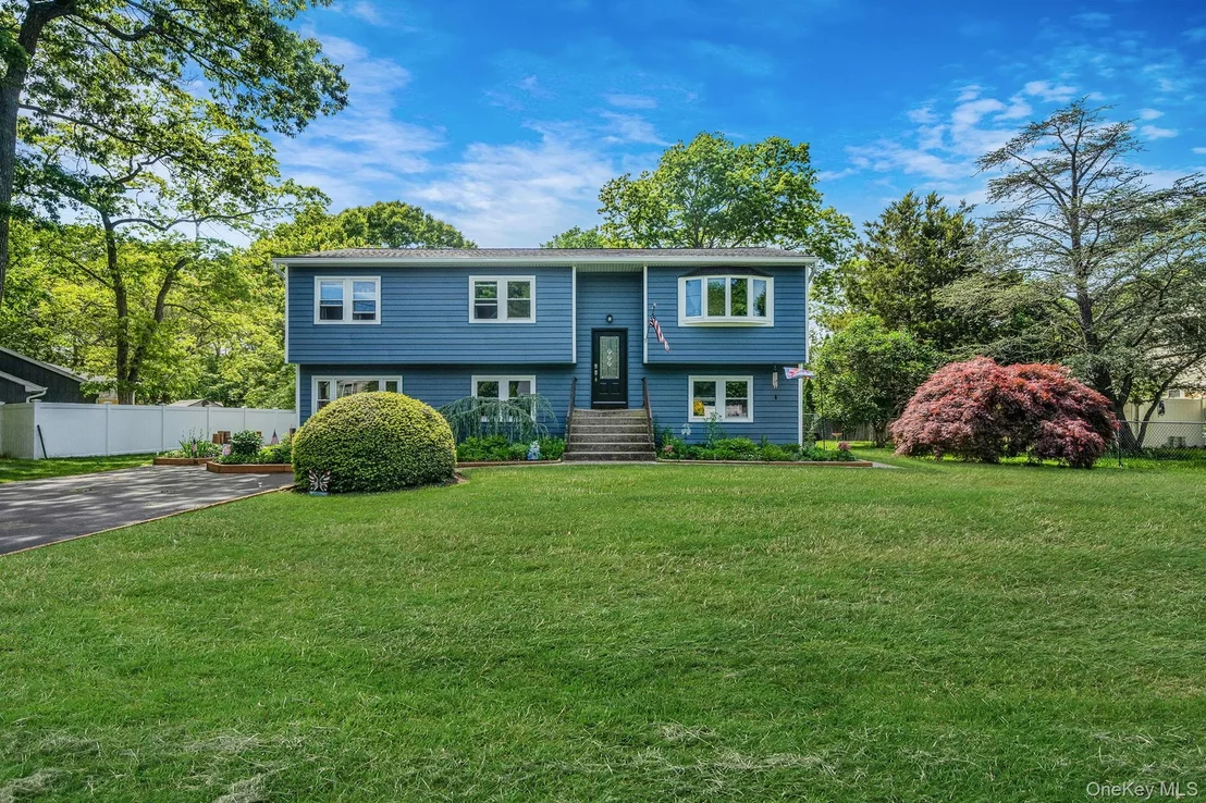 Photo of 489 Carnation Drive
