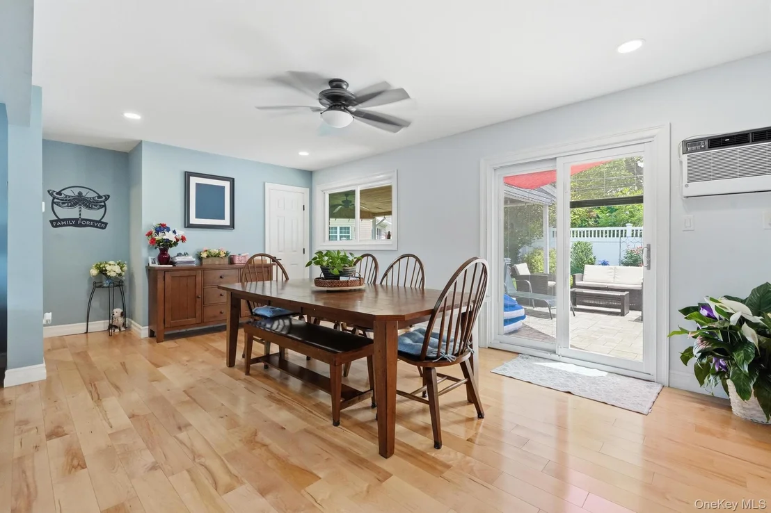 Photo of 841 Willow Road