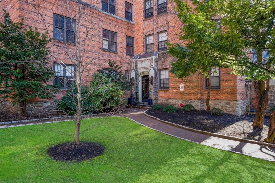 Photo of Unit 6B at 828 Bronx River Road