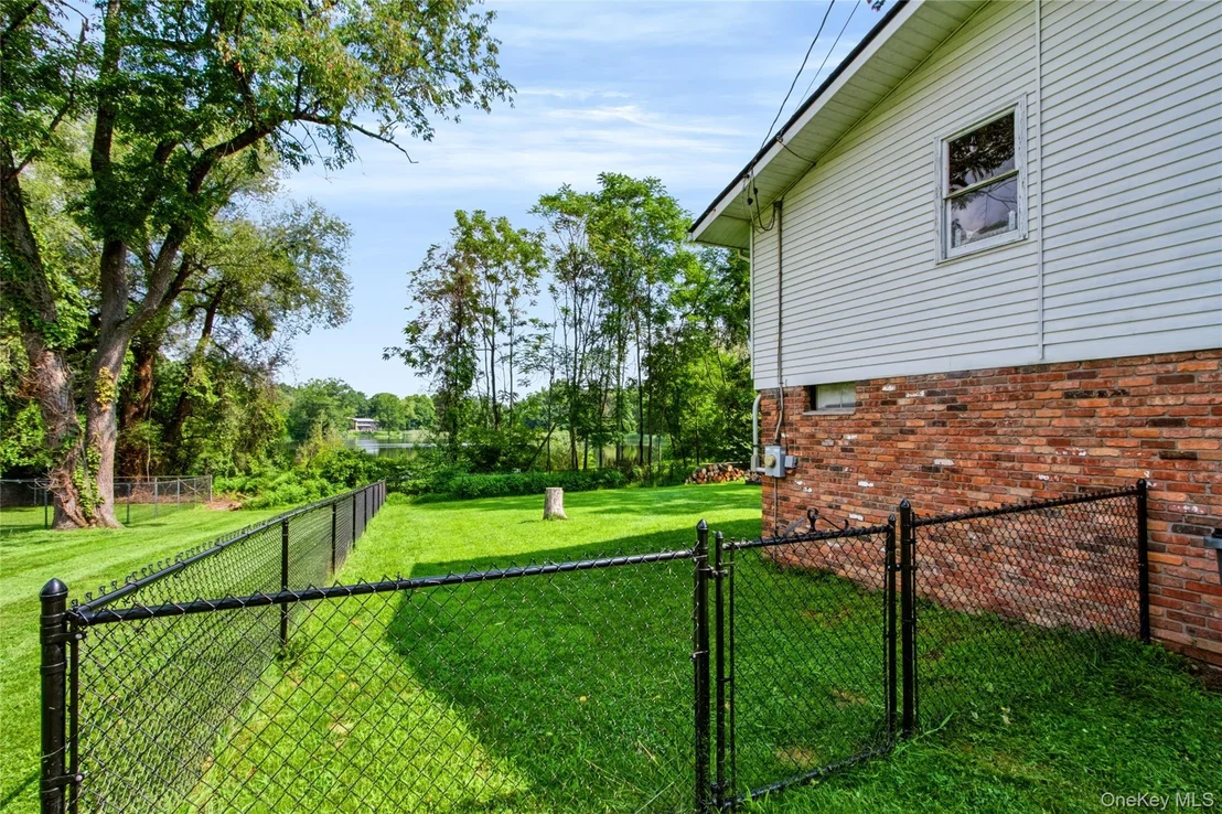 Photo of 20 Seneca Lane