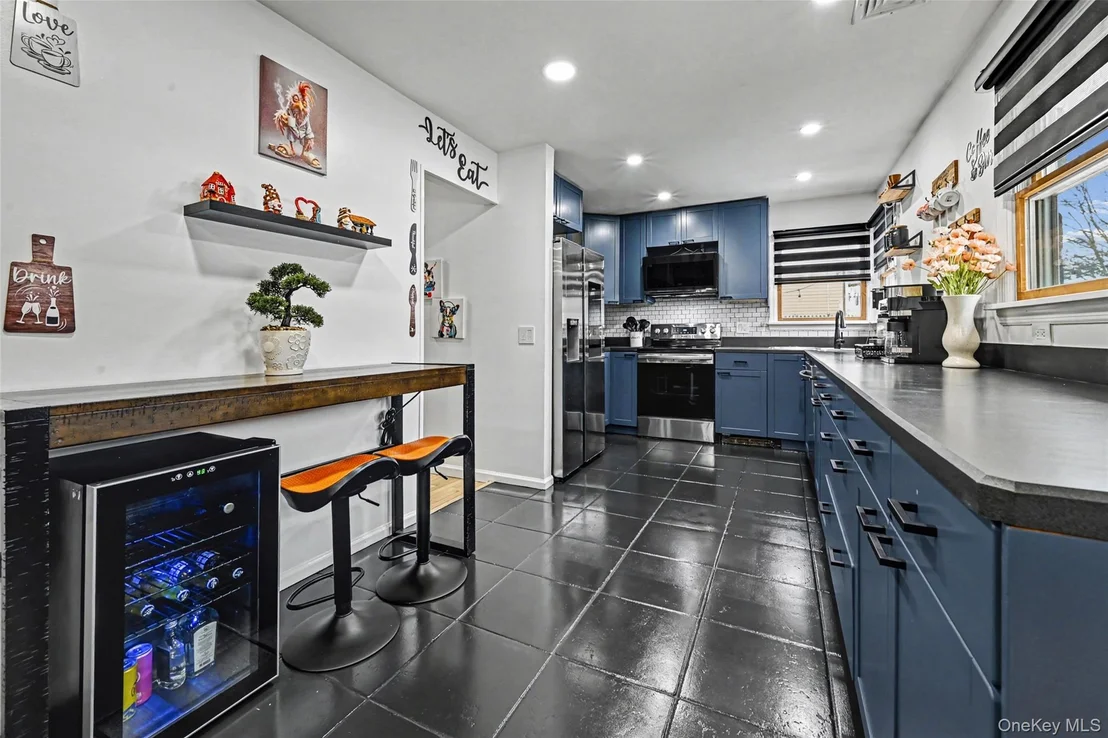 Photo of 327 Barton Avenue