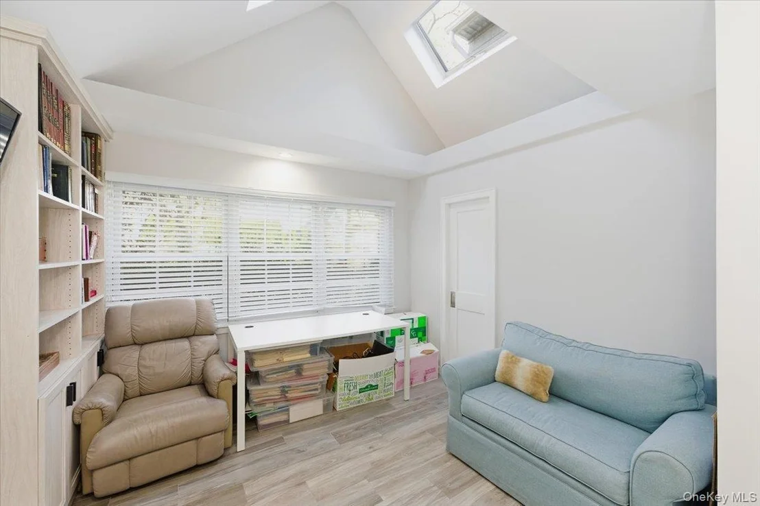 Photo of 1697 Bay Boulevard