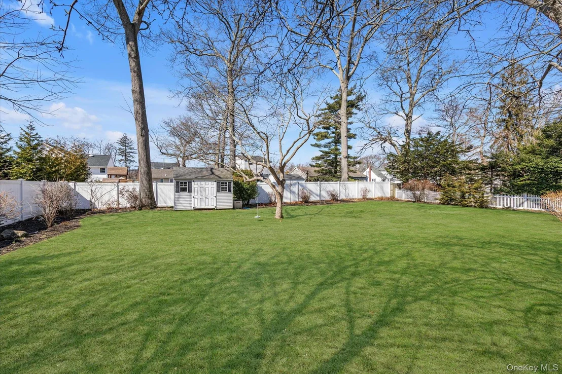 Photo of 140 Cadman Avenue