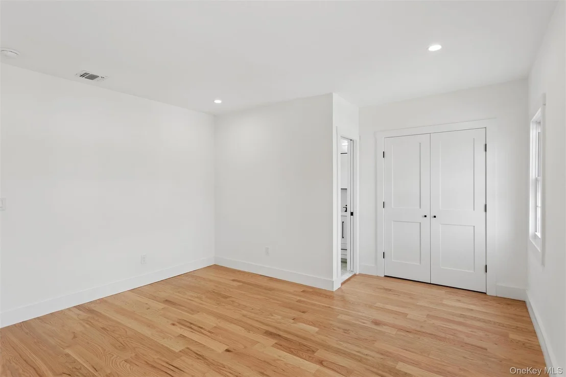 Photo of 449 W Beech Street