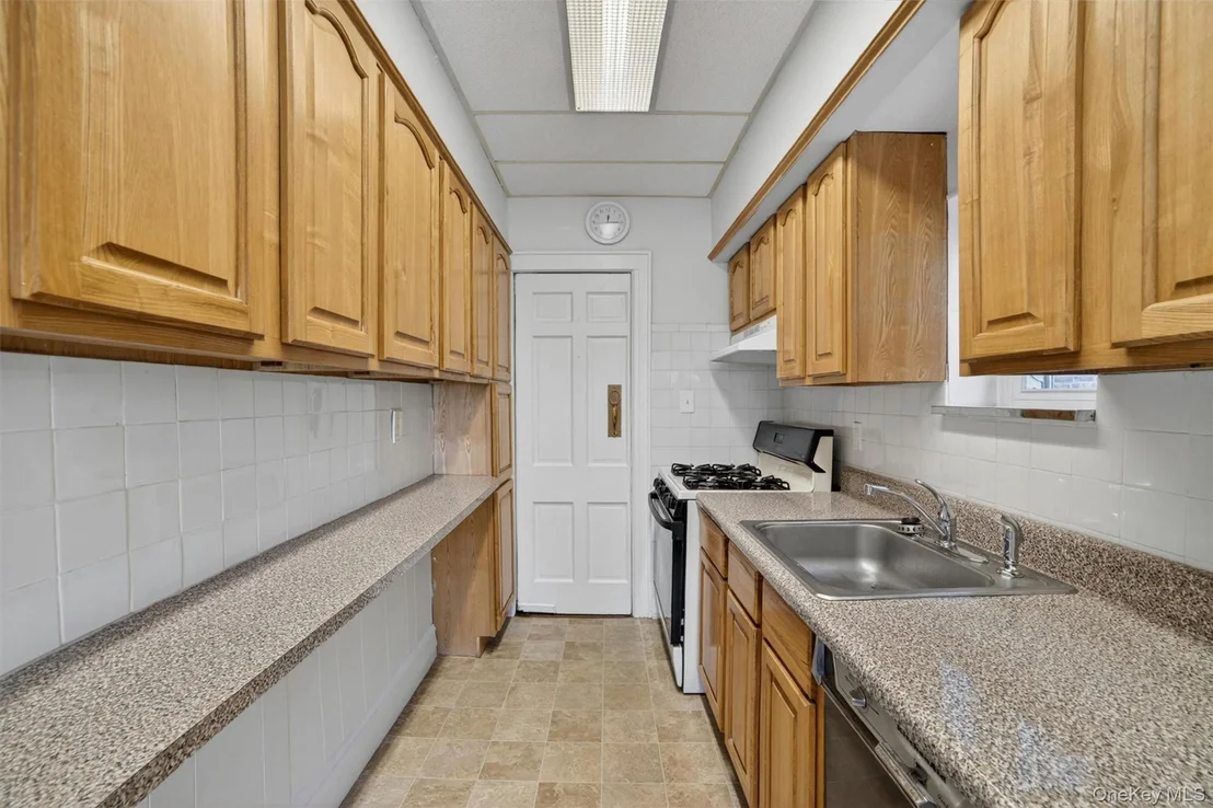 Photo of 84 Halstead Avenue