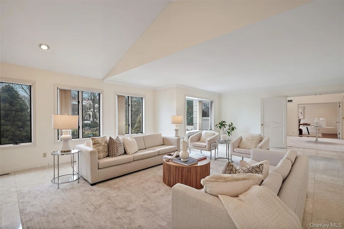 Photo of 14 Lakeside Drive