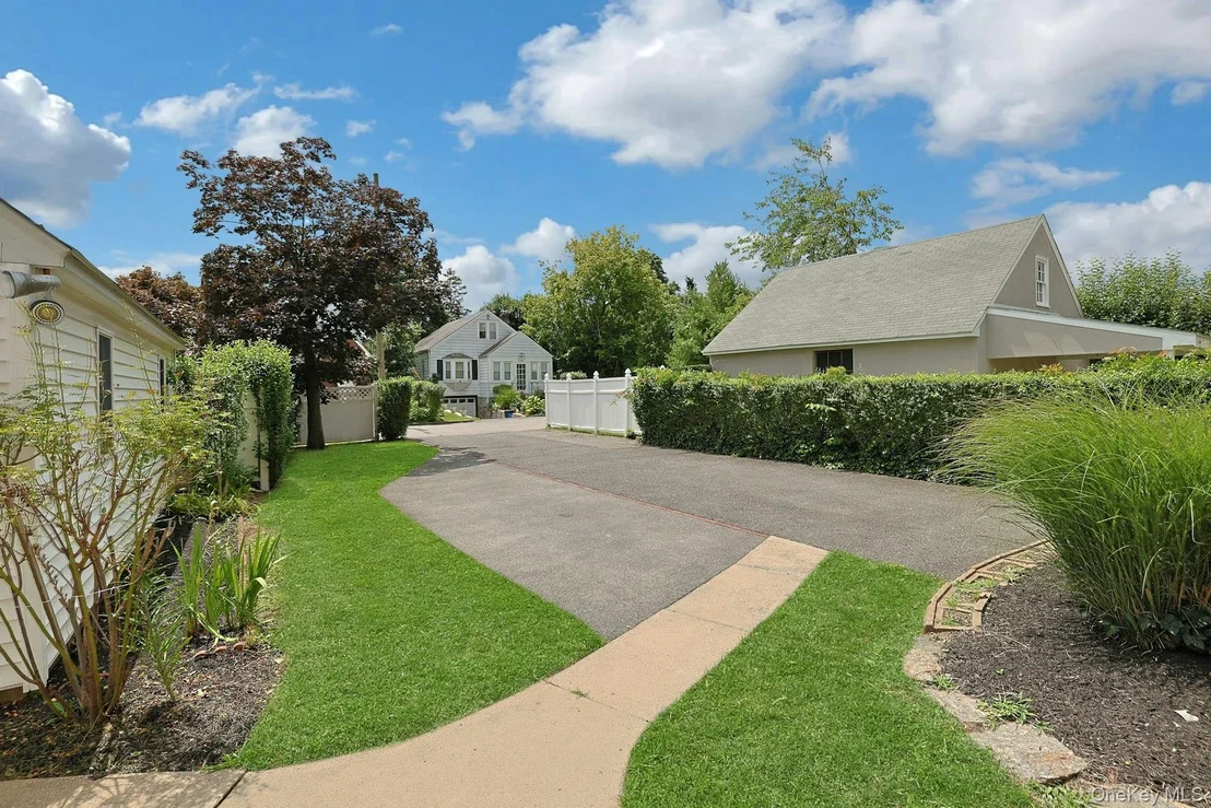 Photo of 54 Bowman Avenue